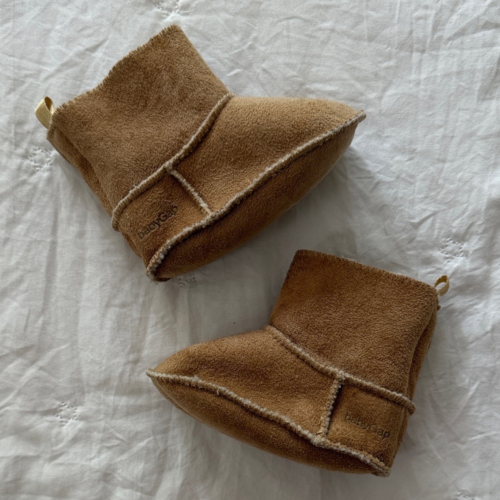 GAP Brown Kids Shoes size 6-12 months